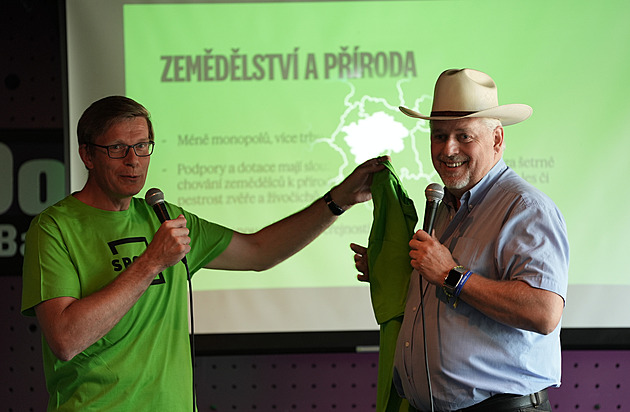 Křížem krážem na kole. Kupka zahájil horkou kampaň SPOLU v největším kraji