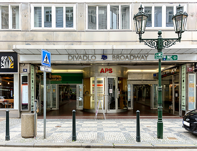 Pražský palác Broadway se vydražil za 878 milionů, nájemce může cenu dorovnat