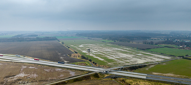 Vláda schválila převod pozemků, příprava odmítané gigafactory může pokračovat