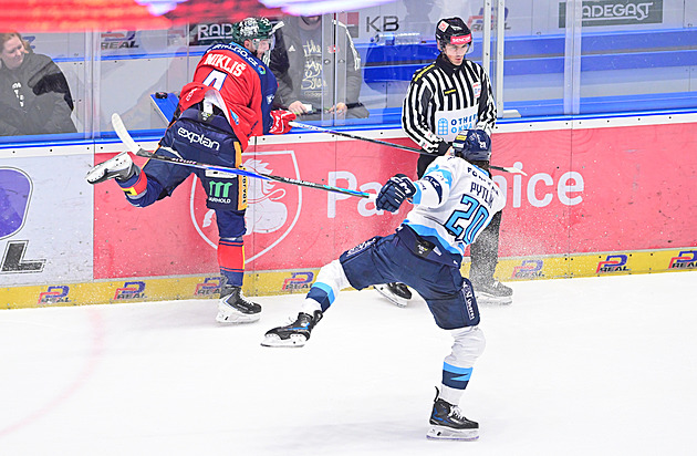 ONLINE: Kladno s Jágrem v sestavě vede, prohrávají Kometa, Pardubice i Litvínov