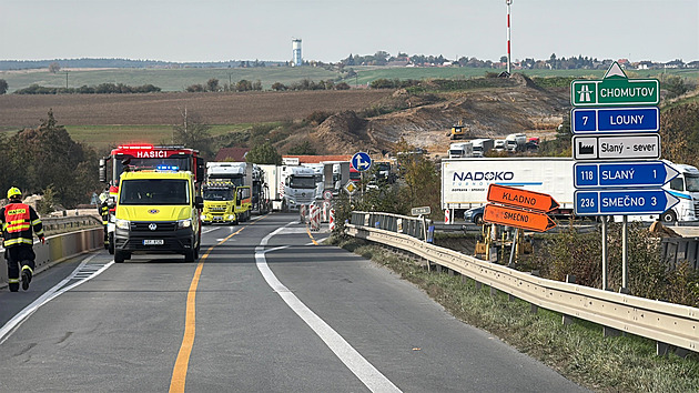 Tragická nehoda u Slaného. Při čelním střetu náklaďáků zemřel řidič