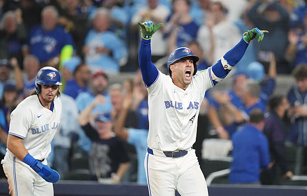 Famózní homerun v závěru otočil sedmý zápas a poslal Toronto do Světové série