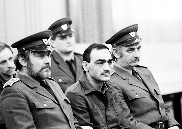 Nechte nás jít, jinak je upálíme! Krvavou vzpouru v Leopoldově vedl brutální Blázen