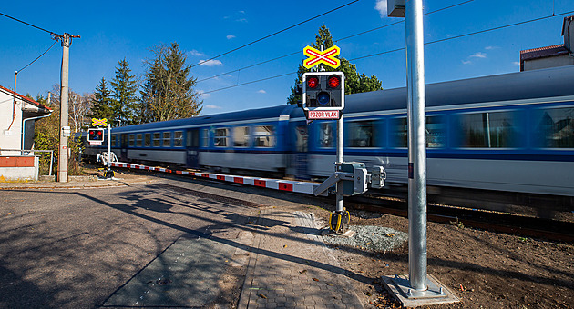 Mezi Lysou nad Labem a Milovicemi nejezdily vlaky, je tam poškozené trakční vedení