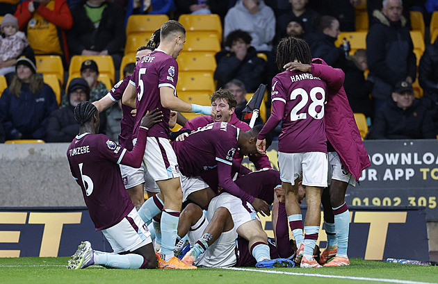 ONLINE: Arsenal si upevnil vedení, Krejčího asistence Wolves nestačila. Hrají Spurs