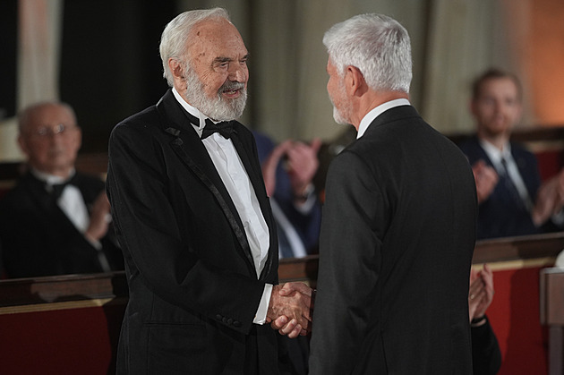 Státní vyznamenání 2025: Řád bílého lva obdrželi Svěrák, Navrátilová i Drábová