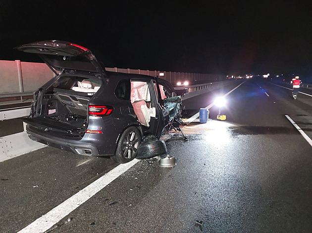 Provoz na dálnici D35 směrem na Moravu na sedm hodin zablokovaly nehody u Dašic