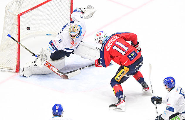 ONLINE: Kladno v Pardubicích snižuje, Třinec nestačí v Hradci, Sparta vede