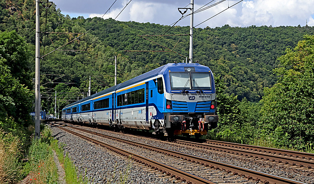 Policisté obvinili trojici mužů kvůli krádeži kabelů na železničním koridoru
