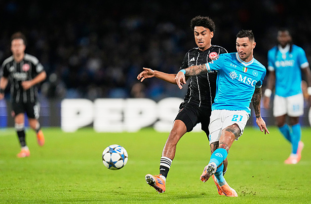 ONLINE: Neapol hraje s Frankfurtem bez branek, pak šlágry Liverpoolu či PSG