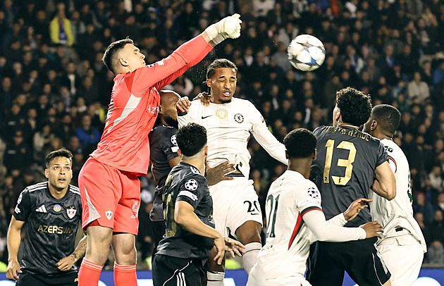 ONLINE: Karabach vede nad Chelsea, pak v akci Barcelona, City i Leverkusen