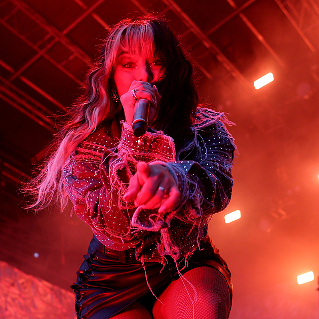 Ewa Farna vyprodala Eden i na podruhé.  Ve videu se nad obřím zájmem rozplakala