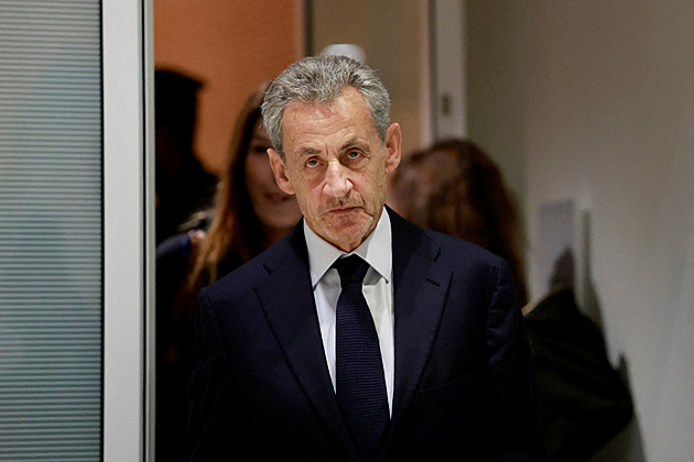 Sarkozy po třech týdnech míří z „náročného“ vězení, soud určil podmínky