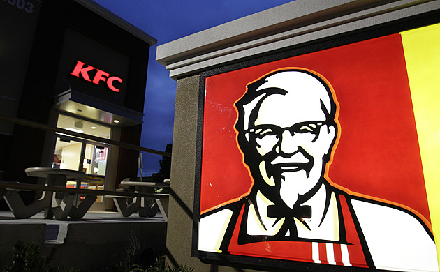 Inspekce odhalila další prohřešek v KFC. Maso rozmrazovali ve stojaté vodě