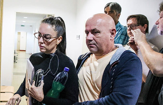 Ležet s poraněním hrtanu bylo fatální, řekl znalec k úmrtí studenta na vojenském výcviku