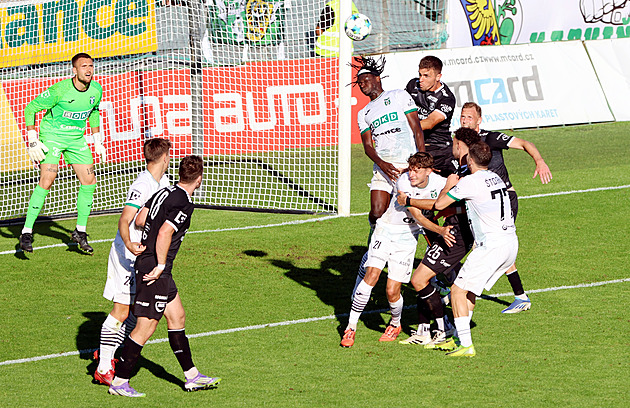 Traoré vynechá za faul na Kayonda pět zápasů. Slavia zaplatí vysokou pokutu