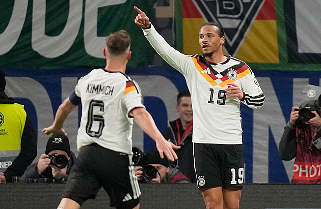 Němci v přímém souboji o postup zdrtili Slovensko, turnaj si zajistili i Nizozemci