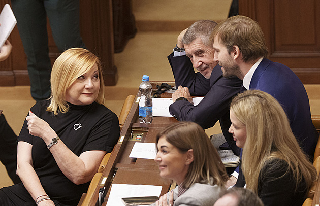 Stanjura hájí před poslanci návrh rozpočtu. Máme realistické příjmy, řekl