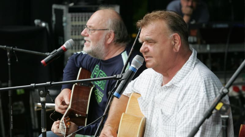 Vrátí se Nedvěd na pódium? Synové folkových ikon chystají festival 30 let po „koncertu století“