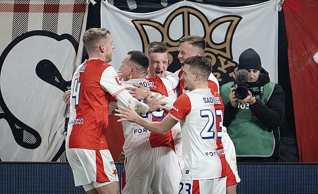 ONLINE: Slavia - Bohemians 3:0,  v závěru krásnou střelou zvyšuje Provod