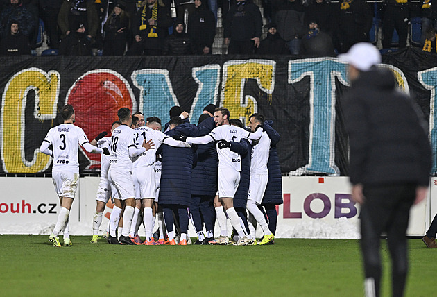 Slovácko - Zlín 2:0, úspěšná premiéra pro Skuhravého, derby rozhodla první půle
