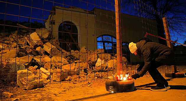 Petice nezabrala, legendární secesní hotel šel k zemi. Na jeho místě bude stát Lidl