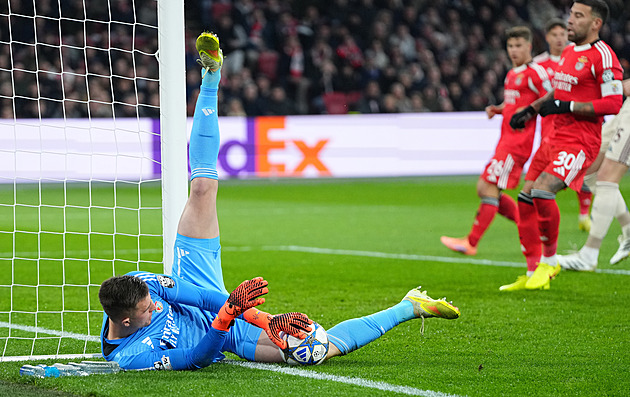 ONLINE: Ajax s Jarošem v bráně podlehl Benfice. Do akce jde Barcelona nebo City