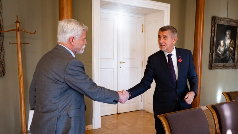 ON-LINE: Babiš dorazil na Hrad. Zveřejnit jména ministrů? Záleží na prezidentovi, říká