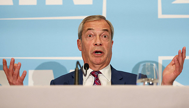 Hitler měl pravdu, tvrdil podle spolužáků Farage. Hajloval a vtipkoval o plynu, říkají