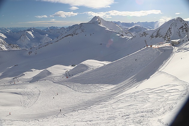 Masivní lavina v Rakousku zasáhla sjezdovku. Do záchrany se zapojili i Češi
