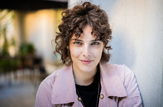 Rakouská herečka při představení kousla kolegu do zadku. U soudu dostala pokutu