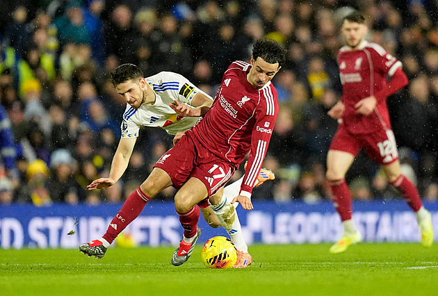 ONLINE: Liverpool vede, Arsenal srazil gól v závěru. City se lídrovi přiblížilo
