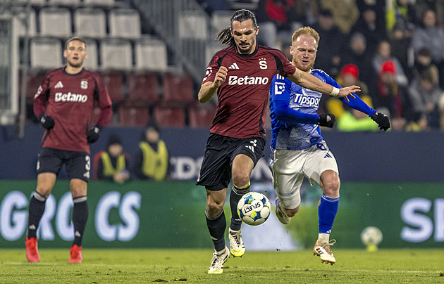 ONLINE: Olomouc - Sparta 0:0, domácí gól neplatil. Vindahl chytá střelu Micheze