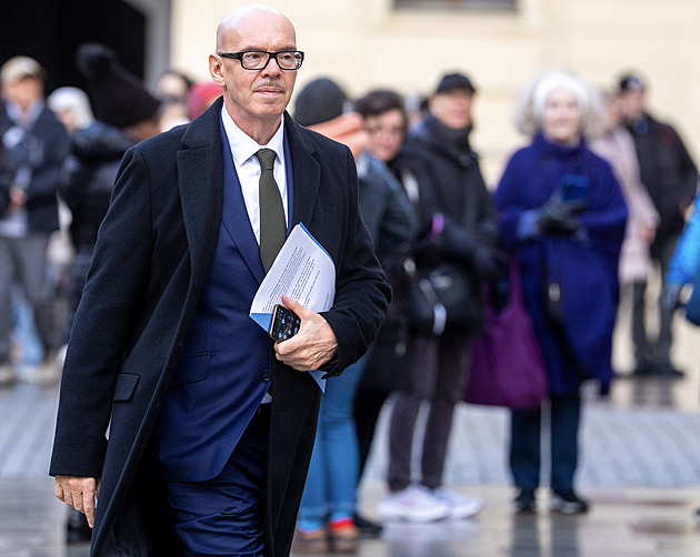 Prezident přijímá kandidáty na ministry, Klempíř ukázal poznámky na papíře