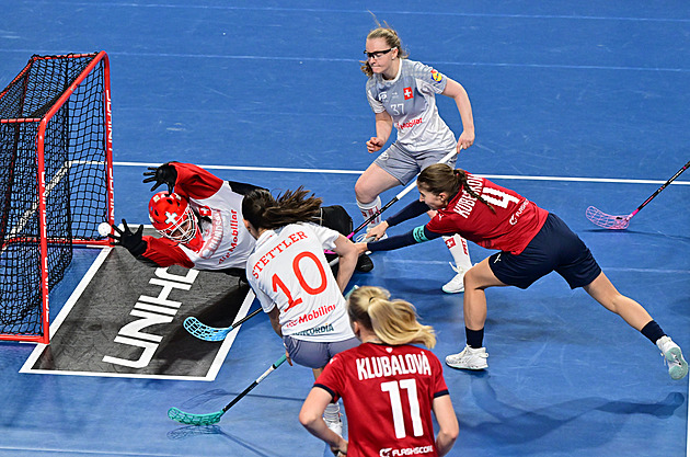 Do čtvrtfinále z prvního místa. Florbalistky si poradily se Švýcarskem, fandil jim i Jágr
