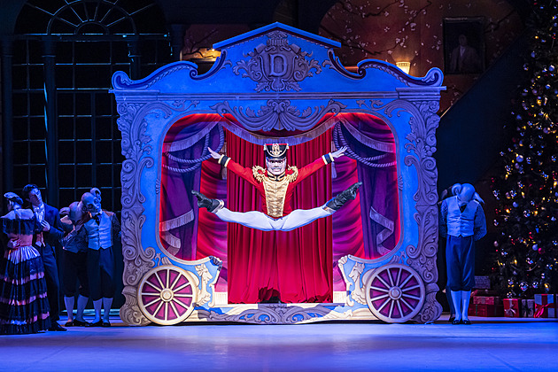 Louskáček, který vyniká. Nejkrásnější verze slavného baletu je nyní online