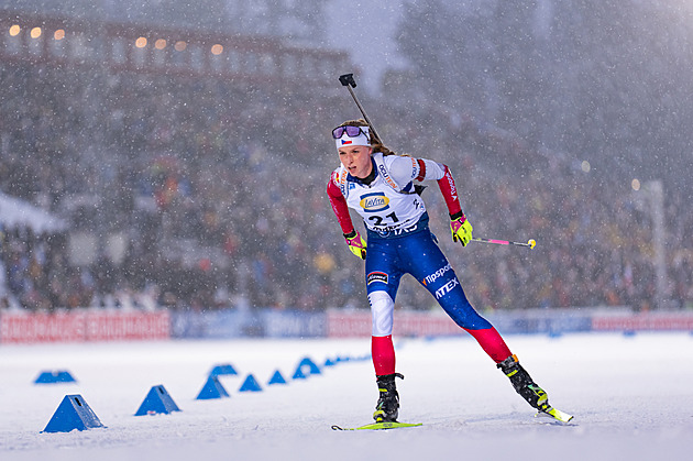 Biatlon ONLINE: Davidová na první střelbě bezchybná, na trati je už i Voborníková