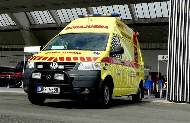 Při srážce s náklaďákem zemřela řidička osobního auta, další lidé jsou v kritickém stavu