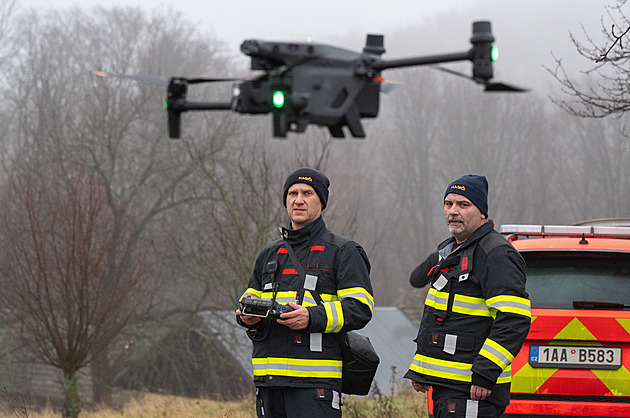 Zvládnou nepřístupný terén i mlhu. Drony pomáhaly hledat hocha z Halenkovic