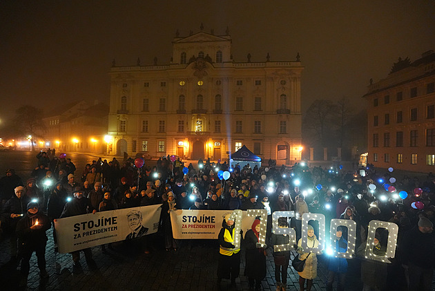 „Nejste na to sám, prezidente.“ Milion chvilek donesl na Hrad 176 tisíc podpisů