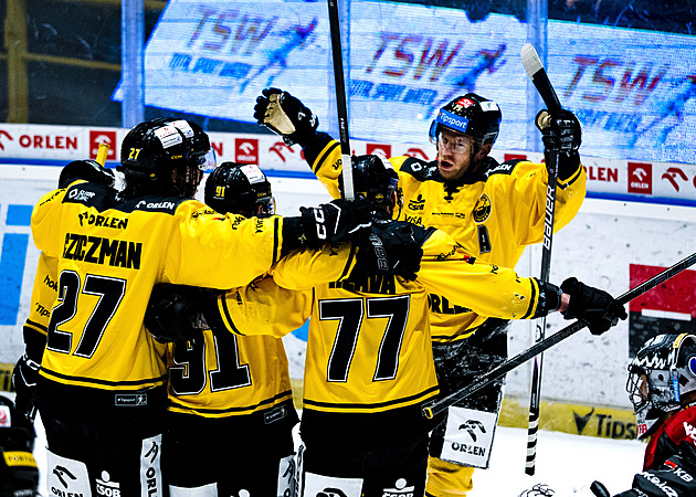 ONLINE: Třinec uspěl v prodloužení, Sparta padla v Litvínově. Jágr zpět v sestavě