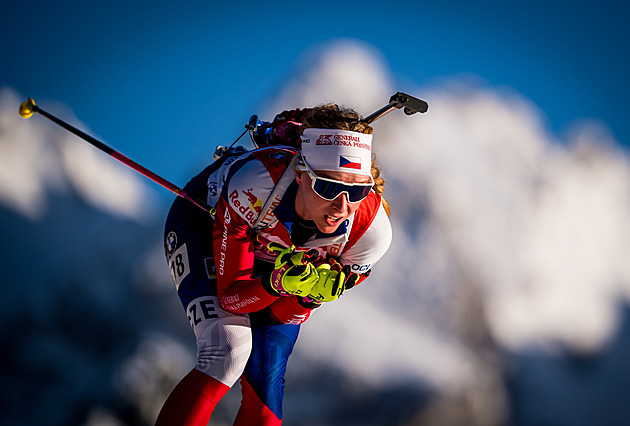 Biatlon ONLINE: Ženy jedou stíhací závod, Davidová musí na tři trestná kola