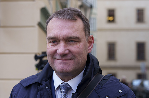 Peníze občanů na válku nepůjdou, vše po staré vládě prověříme, říká Fiala z SPD