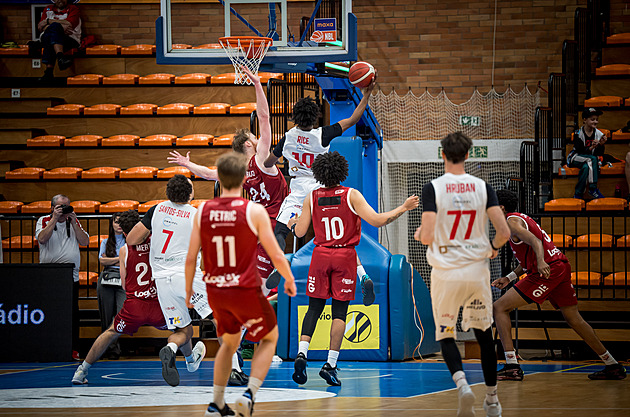 Jasná odpověď na první zaváhání. Hradec držel s Nymburkem krok jen do poločasu