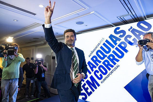 Nápis „Romové musí dodržovat zákon“ musí pryč, rozhodl soud k volební kampani