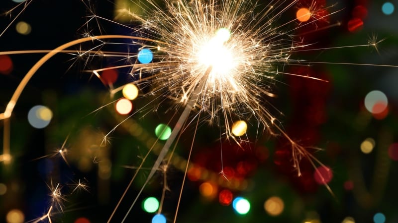 Vánoční požár v Řitce: Od prskavky chytil stromeček, majitel se nadýchal zplodin