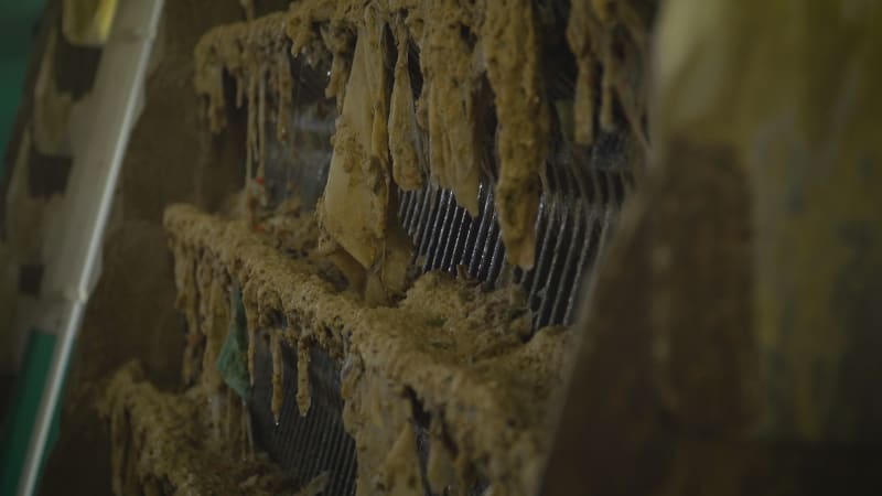 Vánoční tuková tsunami zasáhla čistírny vod. Mastnota nepatří do dřezu ani do záchodu