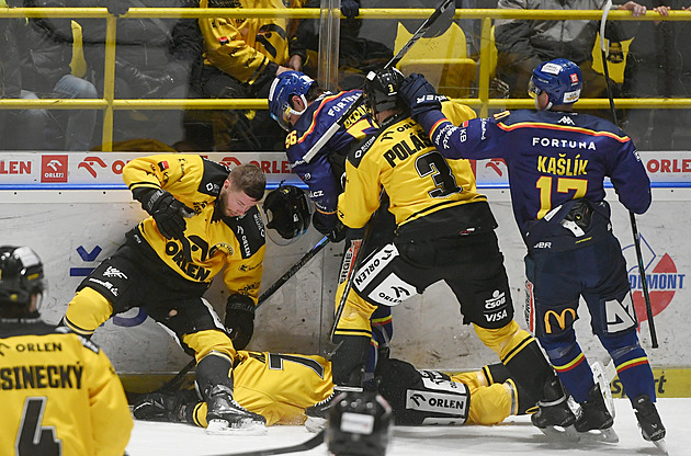 ONLINE: Budějovice snížily v Litvínově, Vary vedou v derby. Brno hostí Pardubice