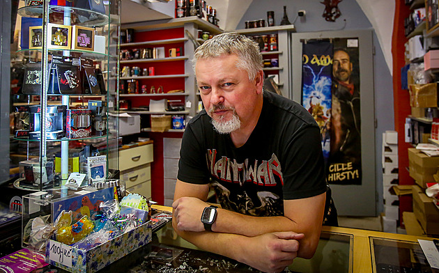 Mladší generace se vrací ke kupování cédéček a elpíček, říká podnikatel