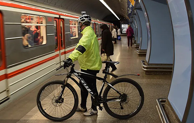 Novinky v MHD v Praze: kola mohou do metra kamkoliv s jedinou výjimkou